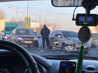 В Пензе из-за аварии встала в пробке улица Измайлова