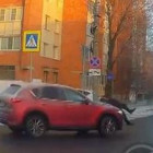 Момент, как машина сбивает человека на пешеходном переходе в Пензе, попал на видео