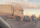 На трассе в Пензе образовалась пробка из-за ДТП с легковушкой и фурой
