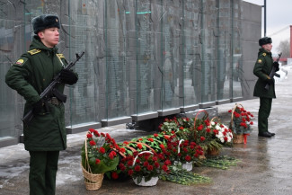 Жители Пензы почтили память Героев Отечества минутой молчания