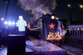Как в Пензе впервые встречали поезд Деда Мороза – фоторепортаж