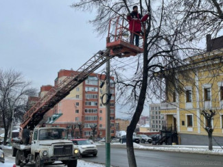 В центре Пензы проводится установка нового светофора