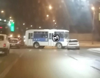 Жесткая авария на улице Окружной в Пензе: автобус врезался в легковушку