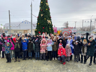 В Пензе провели новогодний праздник для жителей Терновки