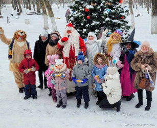 Маленькие пензенцы спасли Деда Мороза от злой ведьмы