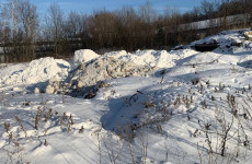 Незаконная свалка снега рядом с Пензой обнаружили местные жители