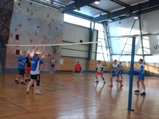 В Пензе сразились в волейбол трудовые коллективы города