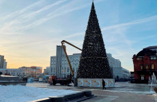 С пензенских улиц убирают новогодние елки
