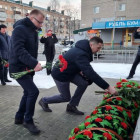 Первые лица Пензы возложили цветы к памятнику Героям блокадного Ленинграда