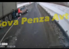 Недалеко от Иссы легковушка протаранила фуру 