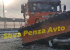 В Пензе легковушка врезалась в ковш снегоуборочной машины
