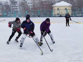В Ленинском районе Пензы выявили сильнейшую хоккейную команду
