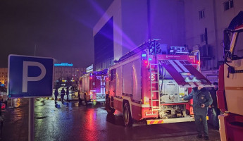 В Пензе к торговому центру Суворовский подъехало около 10 пожарных машин