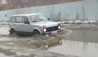 Житель пензенской Терновки пожаловался на огромное озеро, образовавшееся посреди дороги