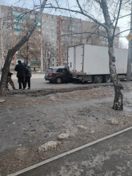 На Стреле кроссовер влетел под фуру