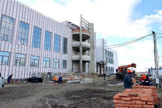 Строительство школы в Городе Спутнике идет с опережением графика
