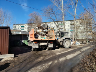 Улицы Ленинского района Пензы очистили от бытового мусора