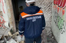 Пензенские спасатели вытащили из полуразрушенного здания мертвого человека