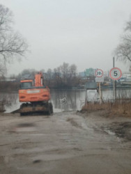 Понтонный мост в Засечном затопило паводком