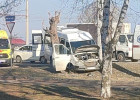 В Пензе случилось жесткое ДТП с маршруткой, на месте работают врачи