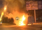 Утром на проспекте Победы в Пензе сгорел микроавтобус. ФОТО