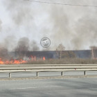 В Пензе в районе трассы М5 произошел жуткий пожар из-за сухой травы