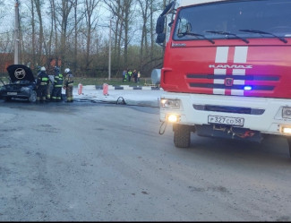 Автомобиль, полыхающий на газовой заправке в Пензе, попал на видео