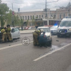 В центре Пензы разбились две машины, на месте работают врачи и спасатели