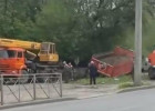 На улице Аустрина в Пензе в яму с кипятком провалился грузовик