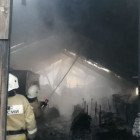 В Пензе более 40 человек тушили полыхающий ангар