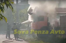 На улице Стасова в Пензе загорелся автокран. ВИДЕО