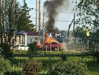В селе под Пензой сгорел легковой автомобиль. ВИДЕО