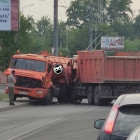 Возле Катюши в Пензе образовалась пробка из-за ДТП с двумя грузовиками