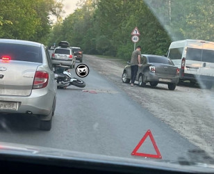 Очевидцы сообщают о серьезном ДТП с мотоциклистом в Пензе