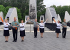 В Пензе возложили цветы к стеле «Город трудовой доблести» 