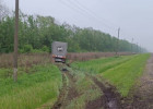 Грузовик слетел в кювет со скользкой трассы под Пензой