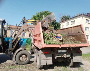 Центральные улицы Пензы очистили от грязи и мусора
