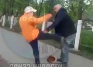 В Пензе сняли на видео школьника, избивающего пенсионера