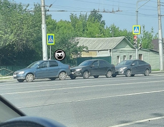 На проспекте Победы в Пензе столкнулись сразу три легковушки
