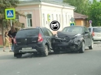 На улице Красной в Пензе разбились две легковушки