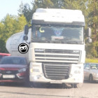 На окраине Пензы автоцистерна столкнулась с легковушкой