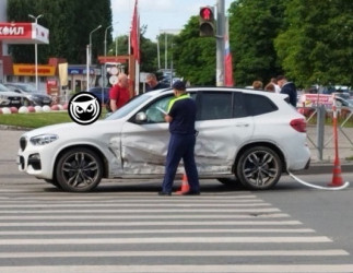 Возле ТЦ Суворовский в Пензе случилось страшная авария