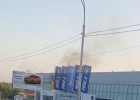 Рано утром в Пензе загорелся крупный автосалон