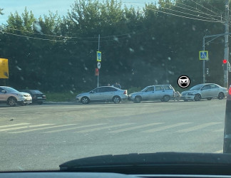 Очевидцы сообщают о массовой аварии в центре Пензы