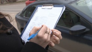 Автомобиль должника арестовали на парковке пензенского ТЦ