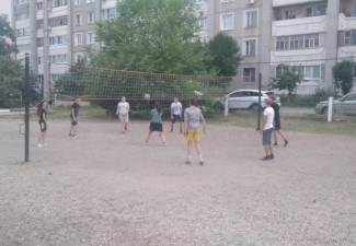 В Пензе сразились в волейбол дворовые и школьные команды