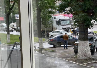 На проспекте Победы в Пензе образовался затор из-за ДТП
