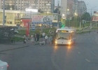 Кто-то лежит на земле около автобуса: очевидцы сообщают о ЧП в Пензе