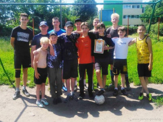 В Пензе сразились в футбол дворовые и школьные команды