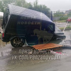 Проклятое место: в Пензе за день на улице Терновского провалилось несколько авто